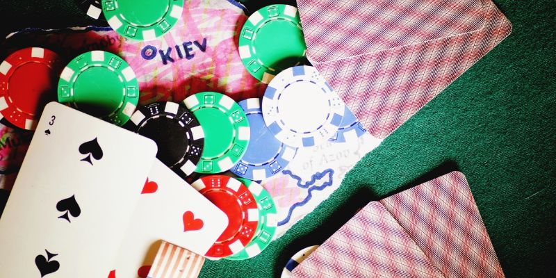 Luật chơi cơ bản của game bài Tả Lá hiện nay